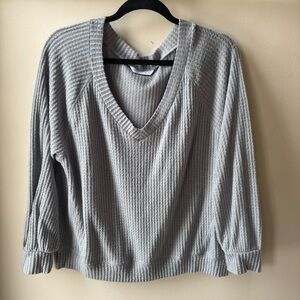 **🌸5/$25🌸Tresics Grey Waffle Knit Long Sleeve V Neck Top Size Medium